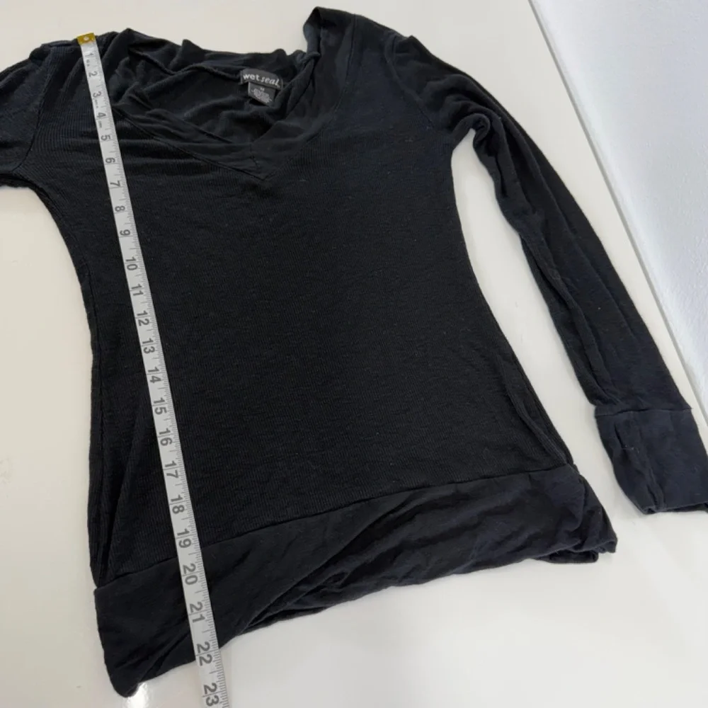 Wet Seal Y2K Ribbed Plunge Deep V-Neck Stretch Long Sleeve Black T-Shirt Size M‎ - Picture 4 of 6